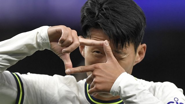 Хюн Мин Сон влезе от пейката за да отбележи хеттрик