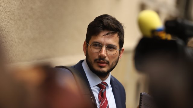 Премиерът Кирил Петков е опитал да убеди депутат от Има