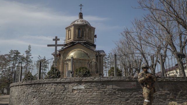 Църквите в Украйна ще бъдат затворени заради полицейския час по