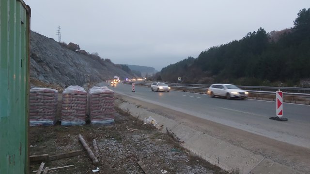 На автомагистрала Струма преди пътен възел Боснек в края на