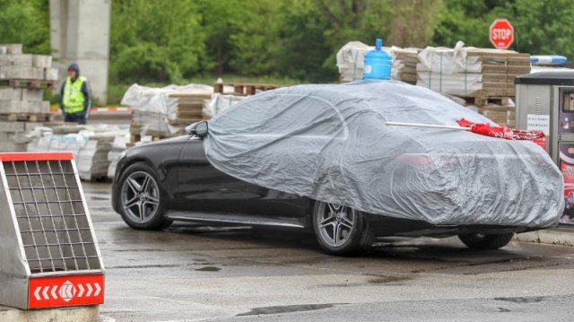Четирима въоръжени с огнестрелно оръжие нападнаха и обраха бизнесмен и