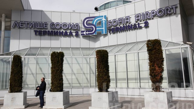 Сигнал за бомба на летище София е подаден около 16 10 часа