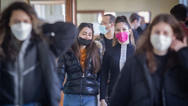 Учениците от 5 до 12 клас в районите с висока