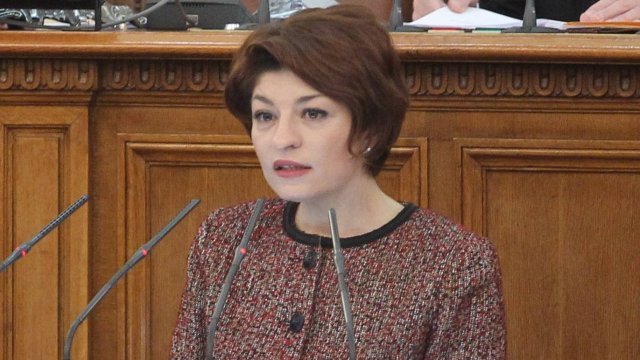 Само с 83 гласа за от ГЕРБ и ДПС 102