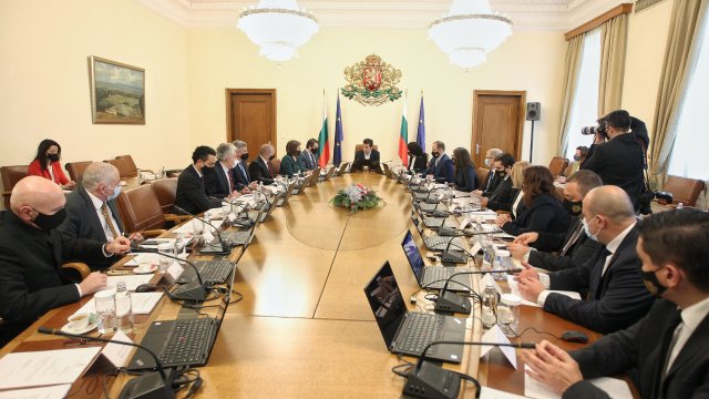 Министър председателят Кирил Петков и членовете на кабинета проведоха първо правителствено