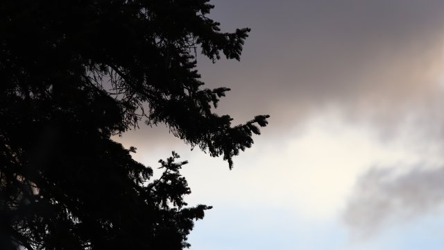 Предупреждение за опасно време в сила е жълт код за