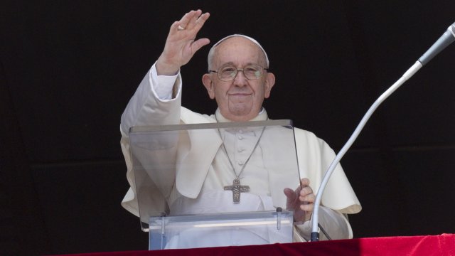 Папа Франциск пристигна в Канада за шестдевна визита предадоха световните