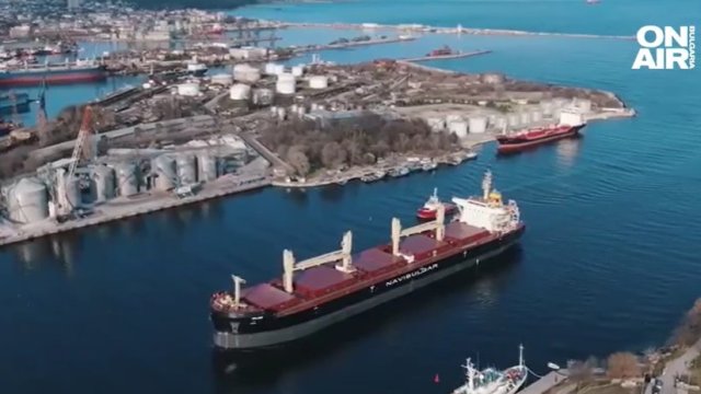 Моряците от екипажа на кораба Рожен първи ще посрещнат новата