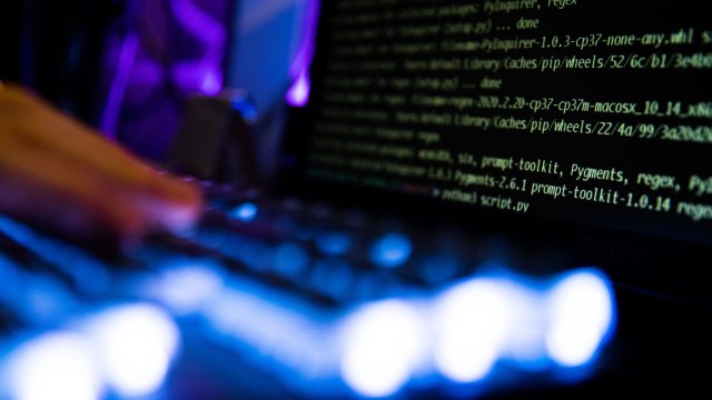 Да се ​​каже че големите технологични компании контролират интернет може