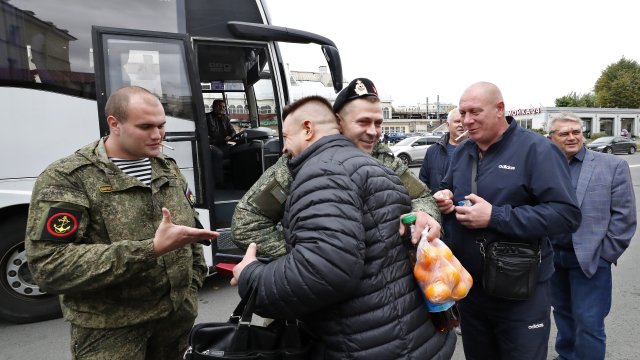 Руската армия допря до бивш футболист и шампиони по фигурно