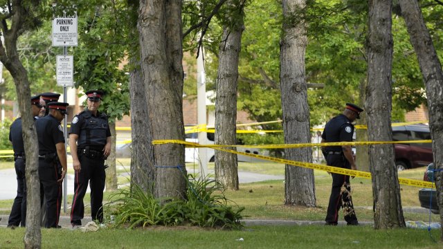 Шест са жертвите на стрелбата в Торонто двама са ранени Единият от