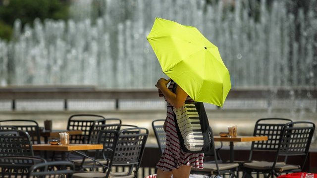 В събота ще бъде предимно слънчево и горещо прогнозира дежурният