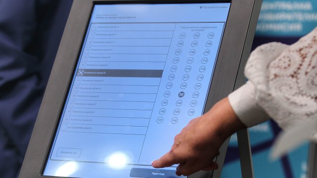 Започна тестовото гласуване с машини в страната, като част от