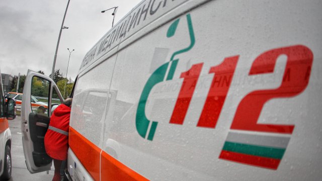 Лек автомобил Фолксваген управляван от 66 годишен мъж от София блъсна