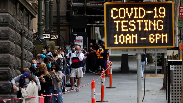 Австралия съобщи за първи потвърден смъртен случай от Омикрон на фона