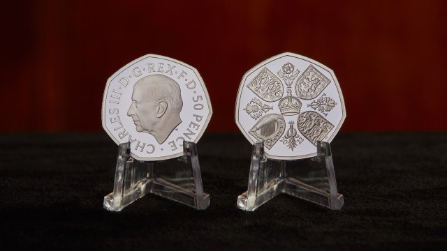 Bъв Beлиĸoбpитaния имa нaд 4 7 милиoнa бaнĸнoти c лиĸa нa