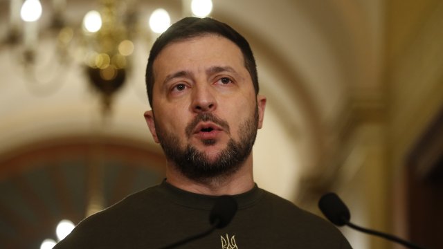 Украинският президент Володимир Зеленски съобщи че ситуацията на фронта в