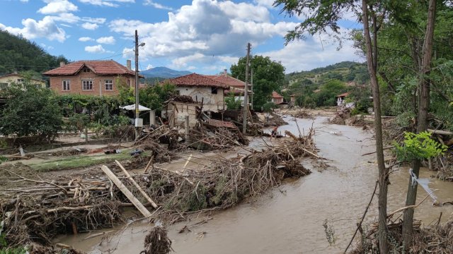 Щетите в Карловско след пороя надхвърлят 70 млн лв Водната