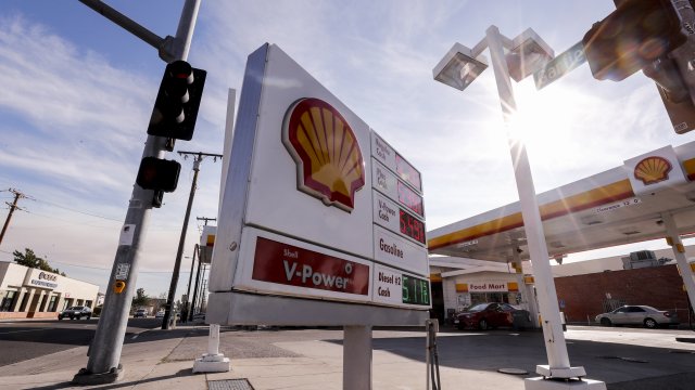 Shell обеща да спре да купува петрол от Русия и