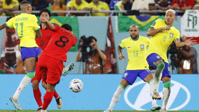 Бразилия разби с 4:1 Южна Корея, за да се класира