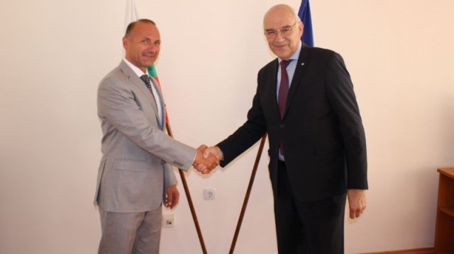 Министърът на енергетиката Росен Христов отговори своевременно на призива на