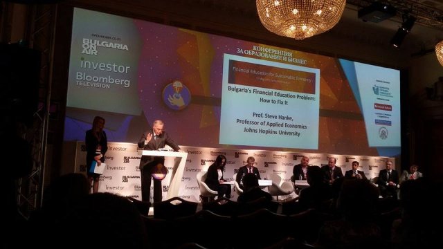 Проф. Стив Ханке: Нивото на финансова грамотност е ниско в цял свят