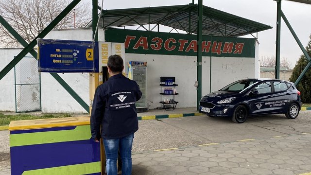 Национална агенция за приходите запечата бензиностанция в която не са