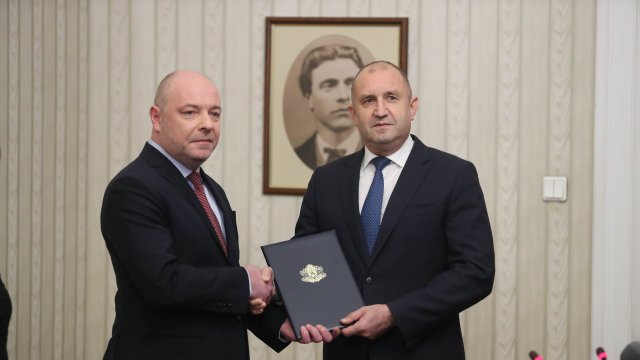 На 12 декември  понеделник от 10 30 часа на Дондуков  2 президентът