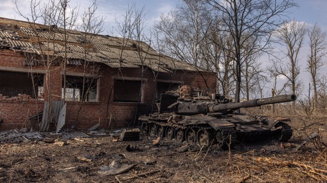 Предполагаема руска ракета удари поредна жилищна сграда в Украйна За