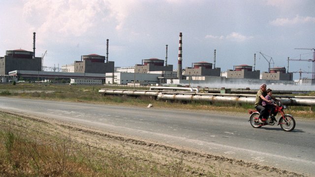 Резервният захранващ електропровод на превзетата от Русия украинска АЕЦ Запорожие