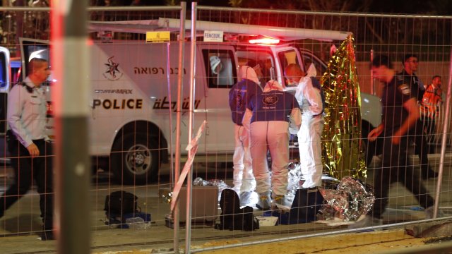 При стрелба в синагога в Източен Йерусалим по време на