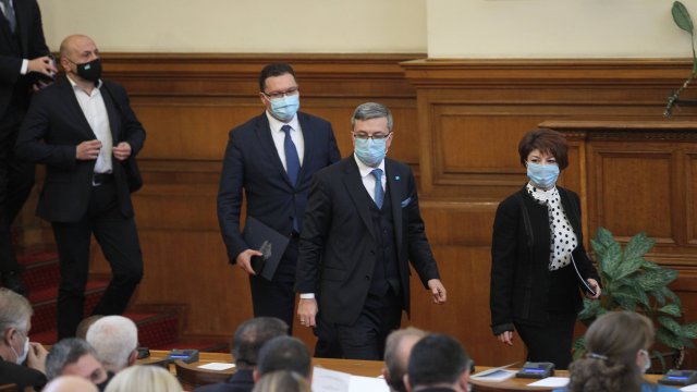 Опозицията в парламента ГЕРБ СДС излезе с остра декларация срещу управляващото