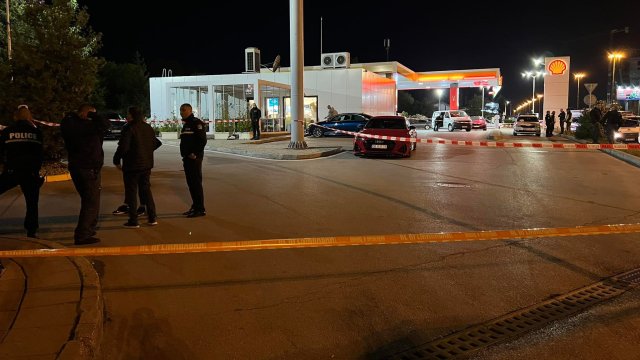 Единият от простреляните снощи мъже на Околовръстното в София е