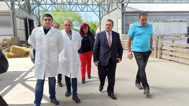 Министърът на земеделието и храните д р Иван Иванов заяви че правителството