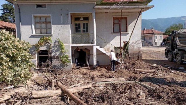 Продължава описването на щетите в пострадалите от наводненията карловски села