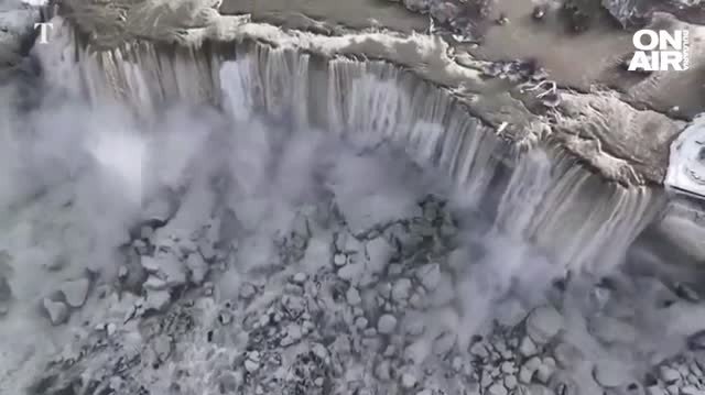 Ниагарският водопад частично замръзна поради изключително студеното време след като