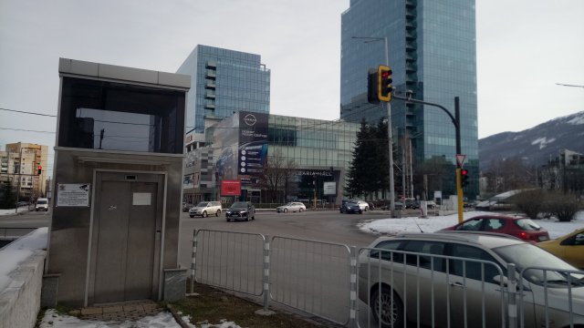 В платформата на ни сигнализираха за неработещ асансьор в подлеза