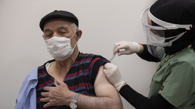 Турската ваксина срещу Ковид 19 Turkovac предпазва и от варианта Омикрон