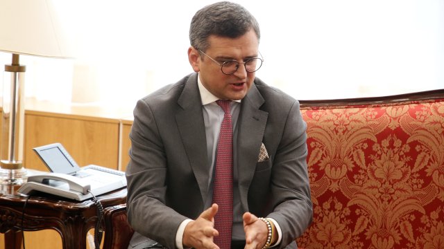 Украинският министър на външните работи Дмитро Кулеба заяви, че ще предложи