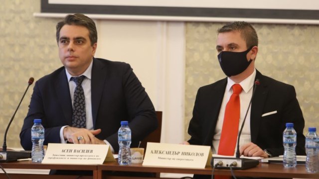 Вицепремиера по еврофондовете и министър на финансите Асен Василев е