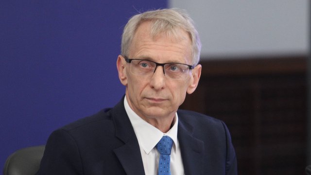 Денков вече обяви че ще коментира всички актуални теми които