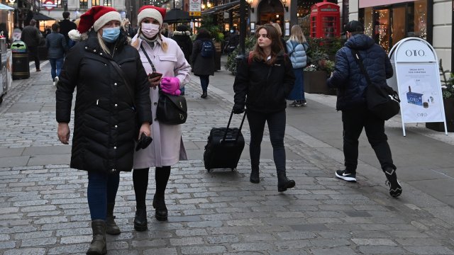 Няма да има нови ограничения преди Коледа заради Ковид 19 заяви