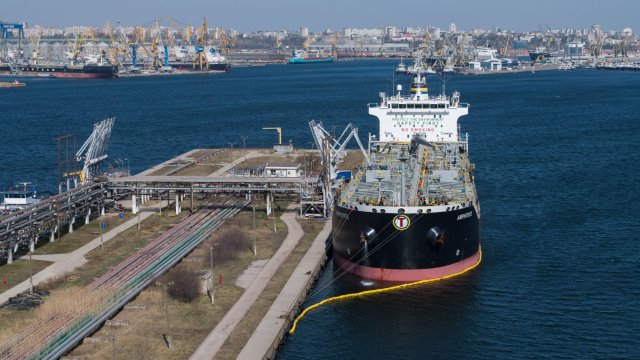 Русия печели по малко от износа си на петрол дори когато
