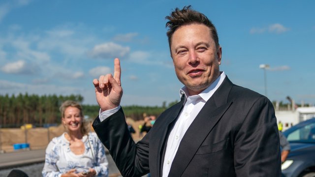 Инвеститори в Tesla заведоха дело срещу милиардера Илън Мъск заради