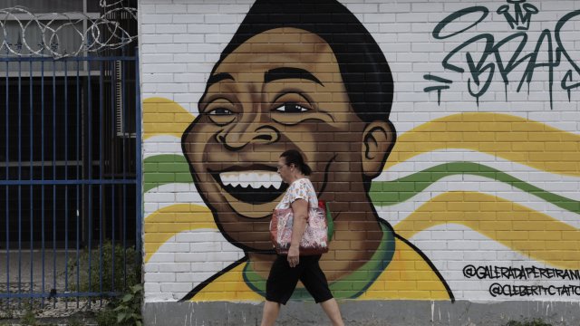 Поклонението на бразилската футболна легенда Пеле ще бъде в понеделник