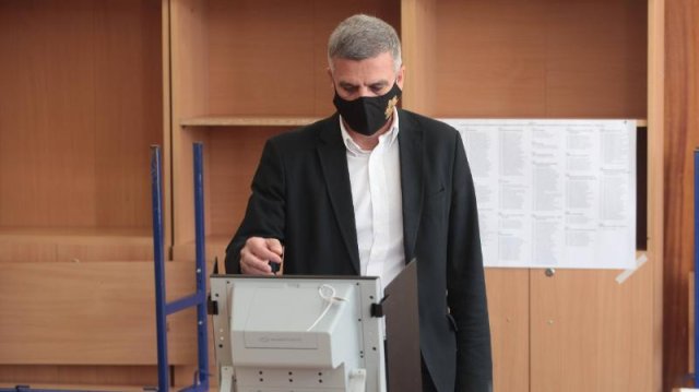 Янев подчерта че трябва да гласуваме с идеята че нашият