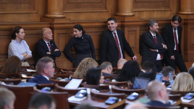 Парламентът ще заседава извънредно днес Част от точките в дневния