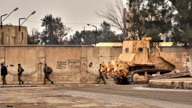 Затворници се разбунтуваха в затвор в Северозападна Сирия след смъртоносното