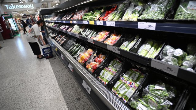 Тъй като отглеждането на оранжерийни култури в Европа е намаляло