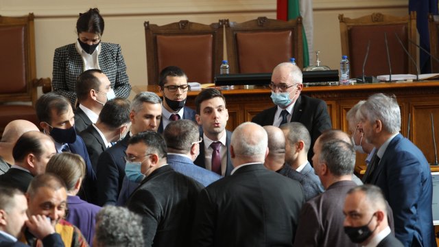 Скандал се разрази в Народното събрание Поводът е акцията на